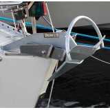 Ancora Rocna in acciaio galvanizzato sul musone dell'imbarcazione