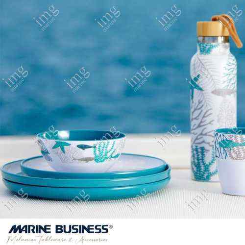 Ciotola con piatto piano, dessert, bottiglia e mug linea Coastal Marine Business