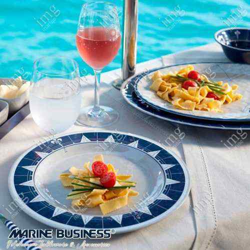 Piatti Pacific con bicchieri Marine Business