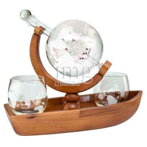 Decanter su barca con globo in vetro